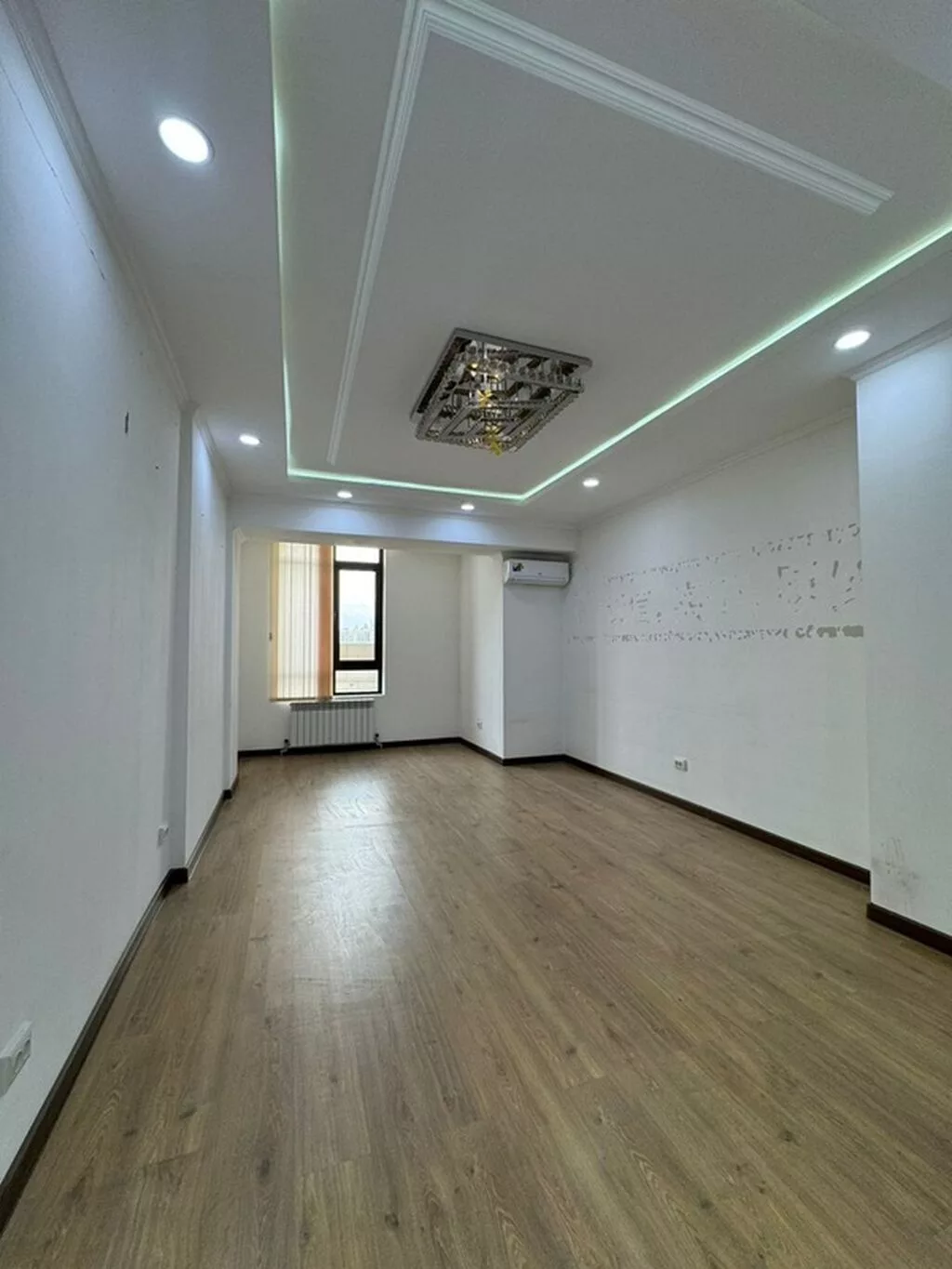 Сдаю The entire office: 84 м², В бизнес центре, С ремонтом, High ceilings