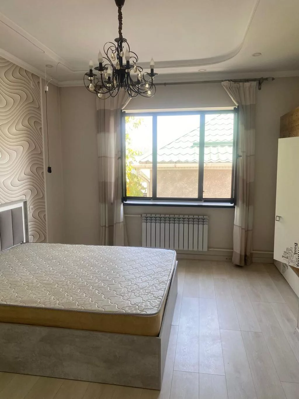 Сдается двухэтажный дом Арча-Бешик Площадь дома — 280 м² Участок — 7