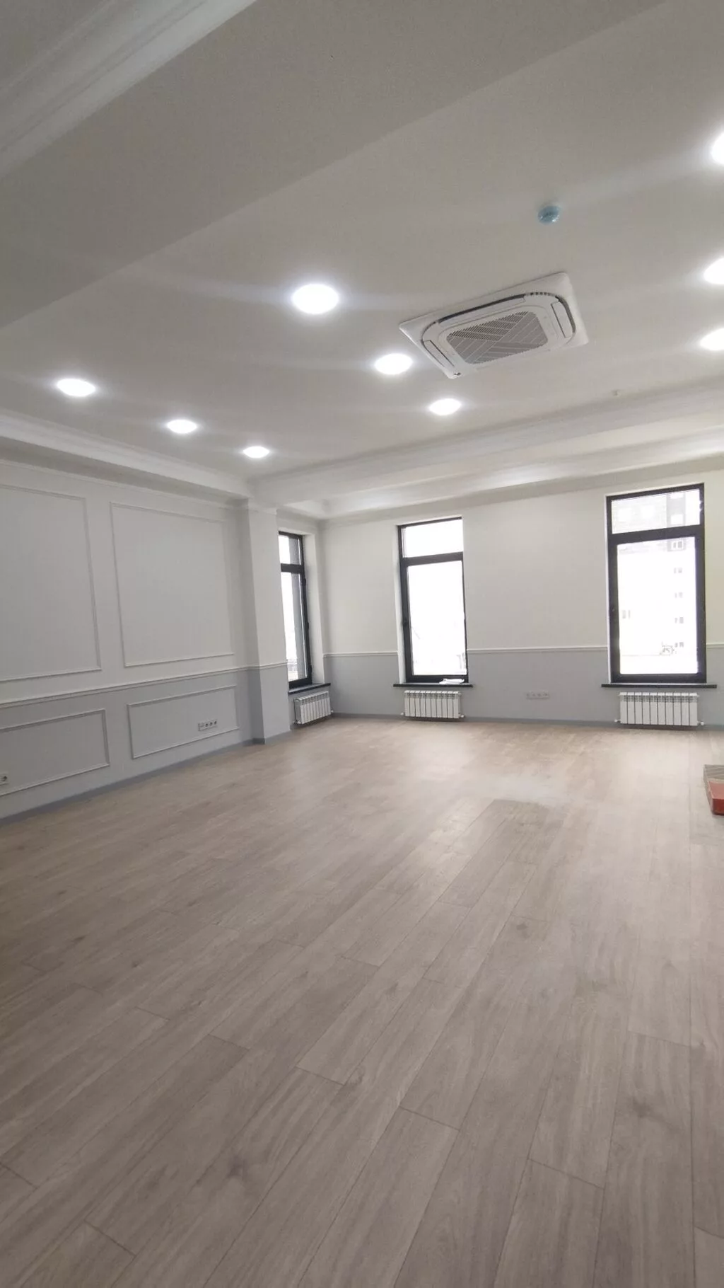 Сдаю Офисный шкаф: 68 м², В бизнес центре, С ремонтом