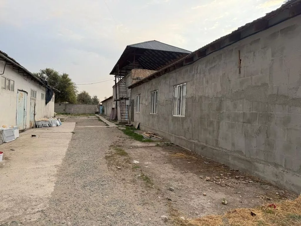 Производственно-складская база - Закрытая территория с широкими