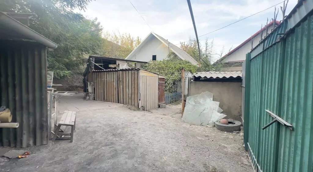 3 комнаты, 85 м², 4 соток, Бишкек, Красный Строитель ж/м Агентство недвижимости