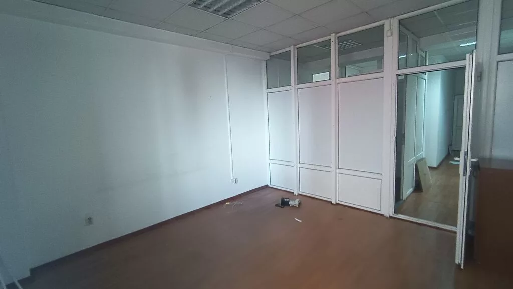 Аренда офисов, 200 м², В жилом комплексе, С видом на горы, 1 линия, С оборудованием