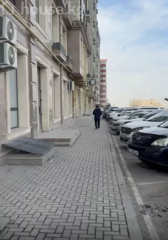 Аренда, коммерческая недвижимость: Чуйская область / Бишкек, город Бишкек, Джал-29 м-н - на долгий срок — за 218 975 сом