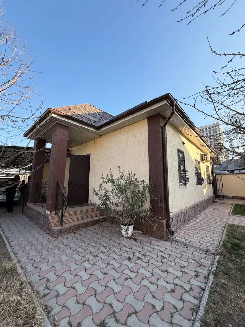 4 комнаты, 153 м², 5 соток, Бишкек, ул. Ахунбаева / Бакаева Агентство недвижимости