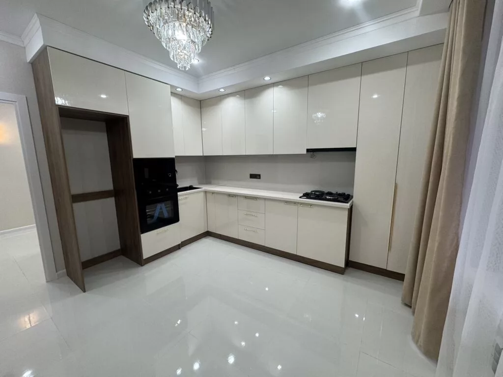 2 комнаты, 77 м², Церковь 108 серия, 1 этаж, Дизайнерский ремонт