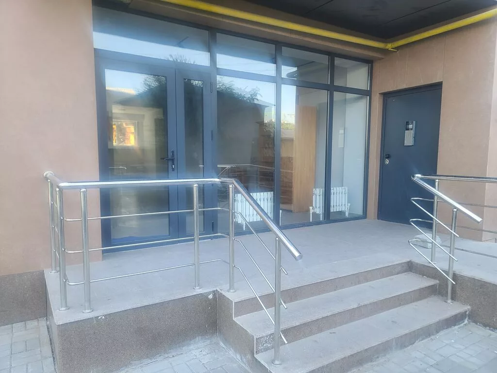 Сдаю Офис целиком: 76 м², В жилом комплексе, С ремонтом, С отдельным входом