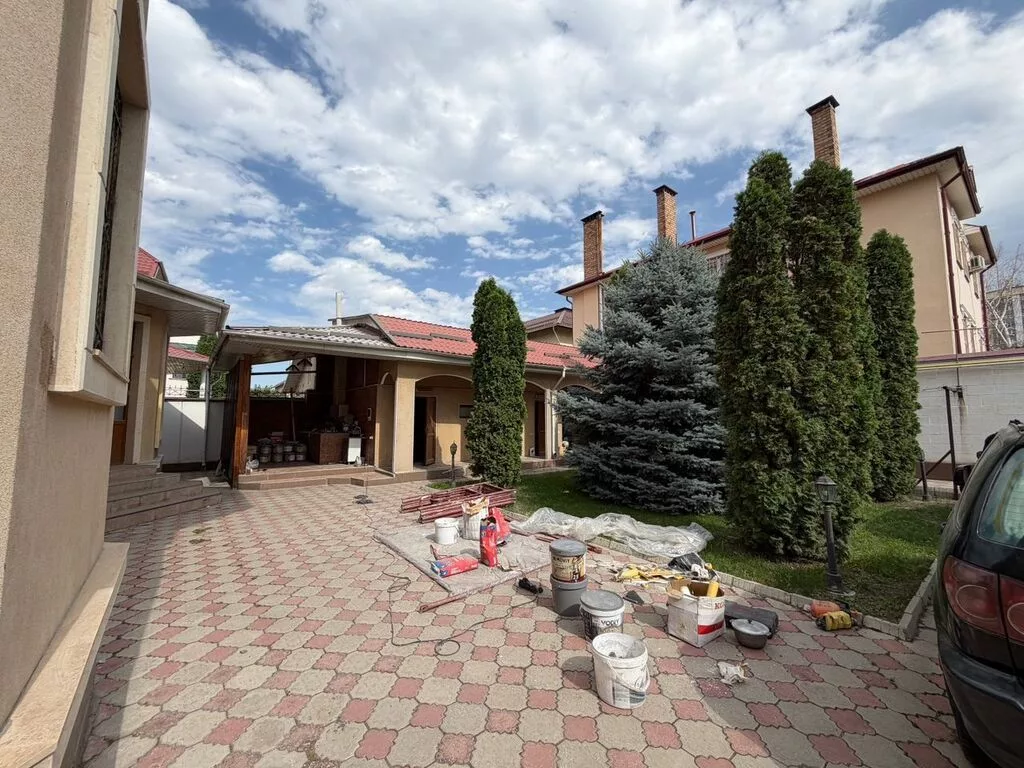 400 м², 6 комнат и более