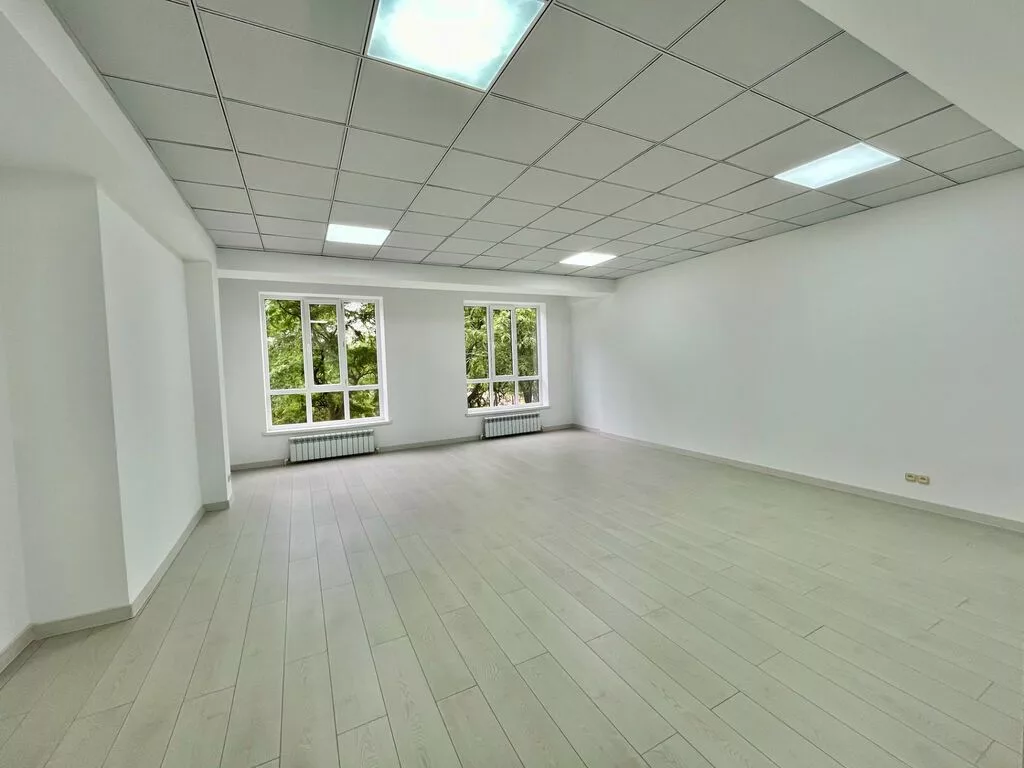 Сдаю The entire office: Сдаю Нотариус, Охранное агентство, Пункт выдачи заказов, 41 м², В жилом комплексе, С ремонтом, 1 линия
