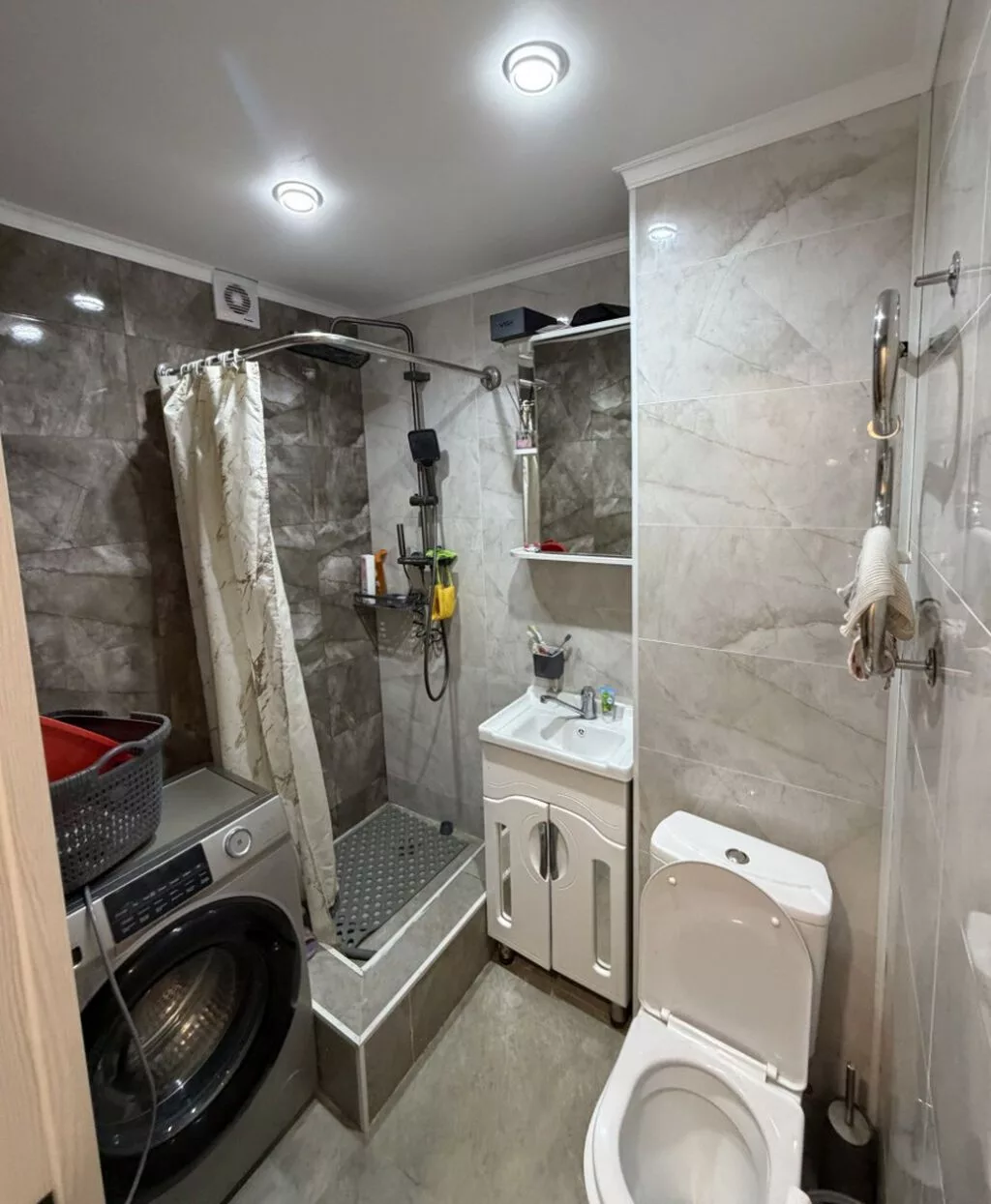 3 комнаты, 58 м², 9 мкр 104 серия, 2 этаж, Евроремонт