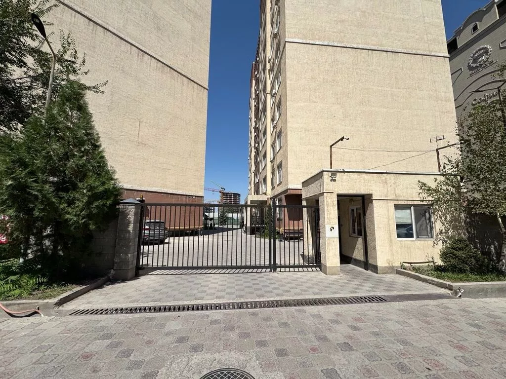 Продам! 3 кв. р/н Асанбай.106м2. 162т.$ На 10 этаже из 10, На площадке