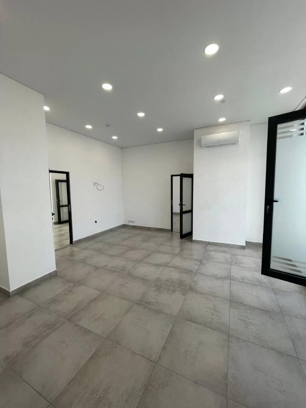 Сдаю Офис целиком: Сдаю IT-компания, 123 м², В жилом комплексе, С ремонтом, С отдельным входом