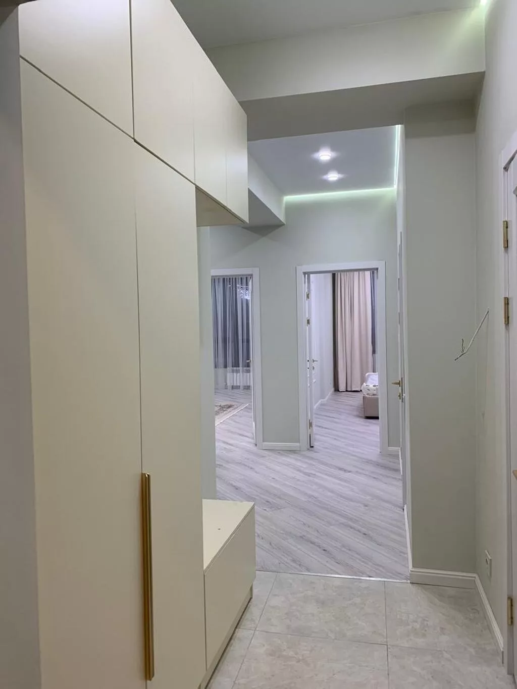 2 комнаты, 77 м², Южная Магистраль Элитка, 2 этаж, Евроремонт