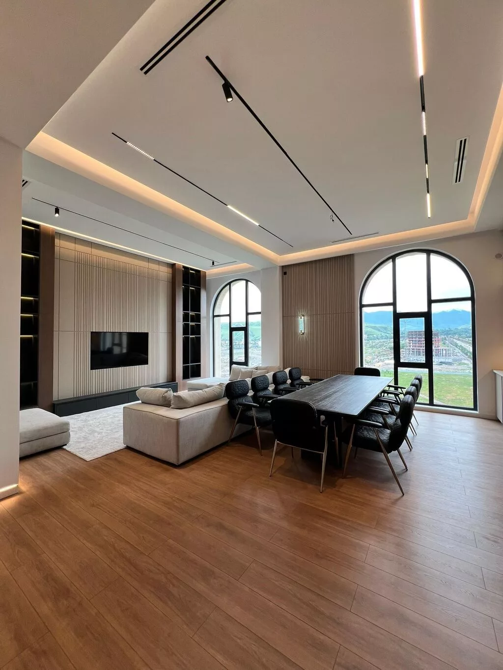 3 комнаты, 140 м², ул. Чынгыз Айтматова Элитка, Пентхаус этаж, Дизайнерский ремонт