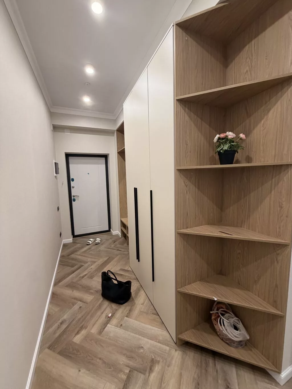3 комнаты, 79 м², Азия Молл Элитка, 7 этаж, Дизайнерский ремонт