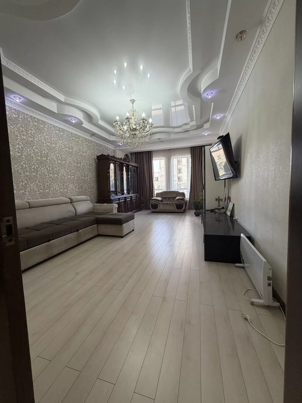 3 комнаты, 124 м², Элитка, 1 этаж, Старый ремонт
