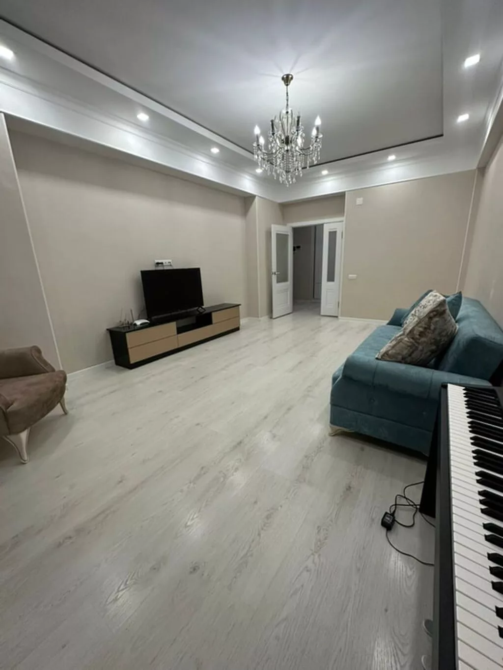 2 комнаты, 81 м², Ала-Арча ж/м Элитка, 10 этаж, Евроремонт