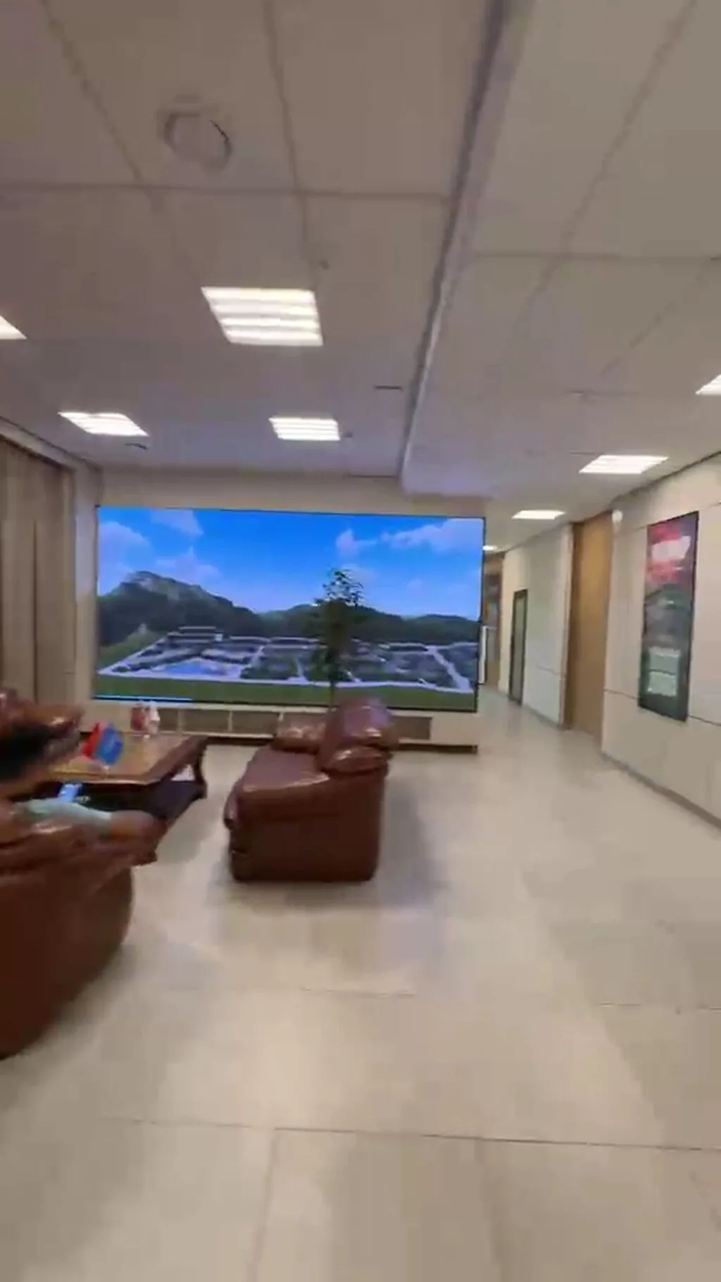 Сдаю The entire office: Сдаю Банковское отделение, Авиакасса, 320 м², В жилом комплексе, С ремонтом, С отдельным сан узлом, 1 линия, С отдельным входом