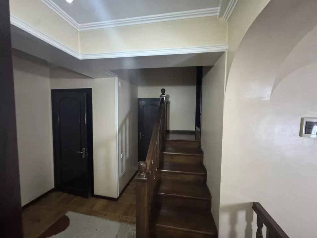 300 м², 6 комнат и более