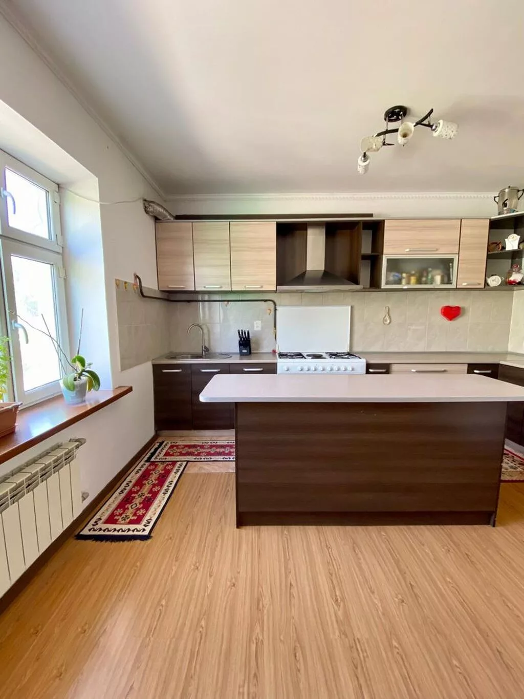 250 м², 6 комнат и более, Арча-Бешик ж/м, Семейным