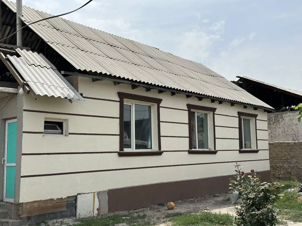 Продаётся жилой дом Продаётся саманный дом из 5 комнат на участке