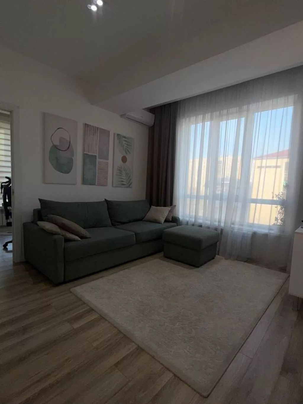 Срочно сдается 3х комнатная студийная квартира 90 м2 этаж 4/12 1100$