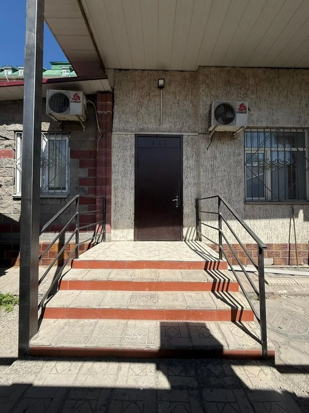 Аренда коммерческого помещения с отдельным входом с улицы. -