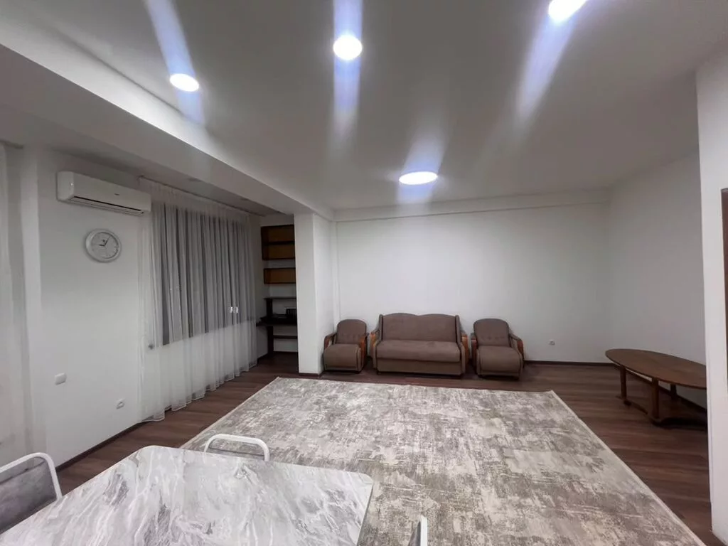 🏠 Сдаётся 1-комнатная студия 📍 Район: Асанбай 🏢 ЖК: «Курманжан Датка»