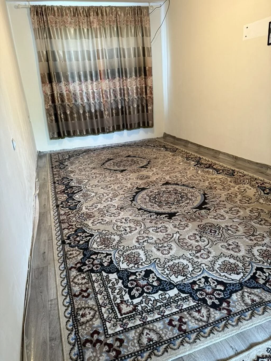 Просторный частный дом с готовой планировкой и базовой отделкой. -