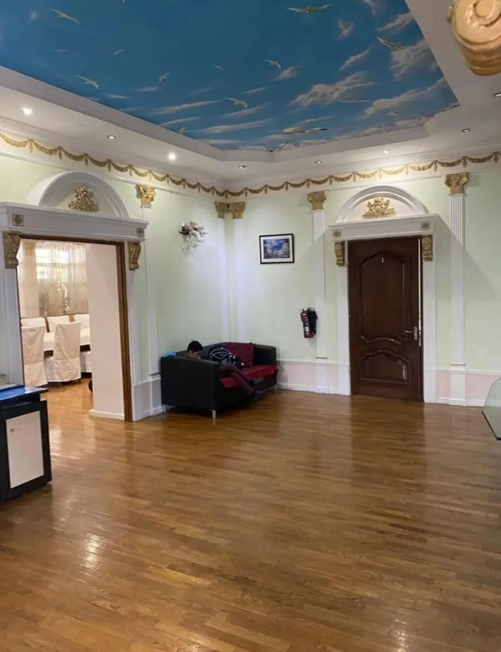 Сдаю The entire office: Сдаю Банковское отделение, Колл-центр, IT company, 850 м², В жилом доме, С ремонтом, 1 линия, С отдельным входом, С отдельным сан узлом