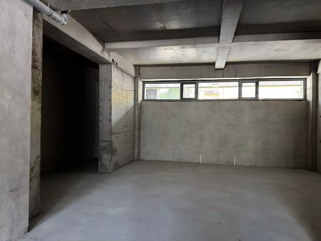 Сдаю The entire office: 130 м², В жилом комплексе, Без ремонта, 1 линия