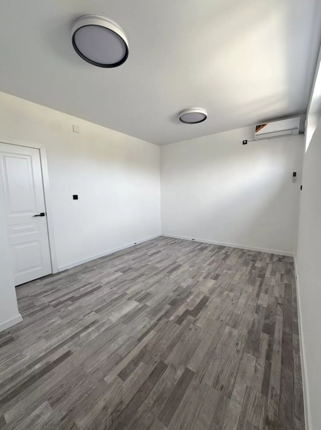 Сдаю Офисный кабинет: 15 м², С ремонтом, С отдельным санузлом