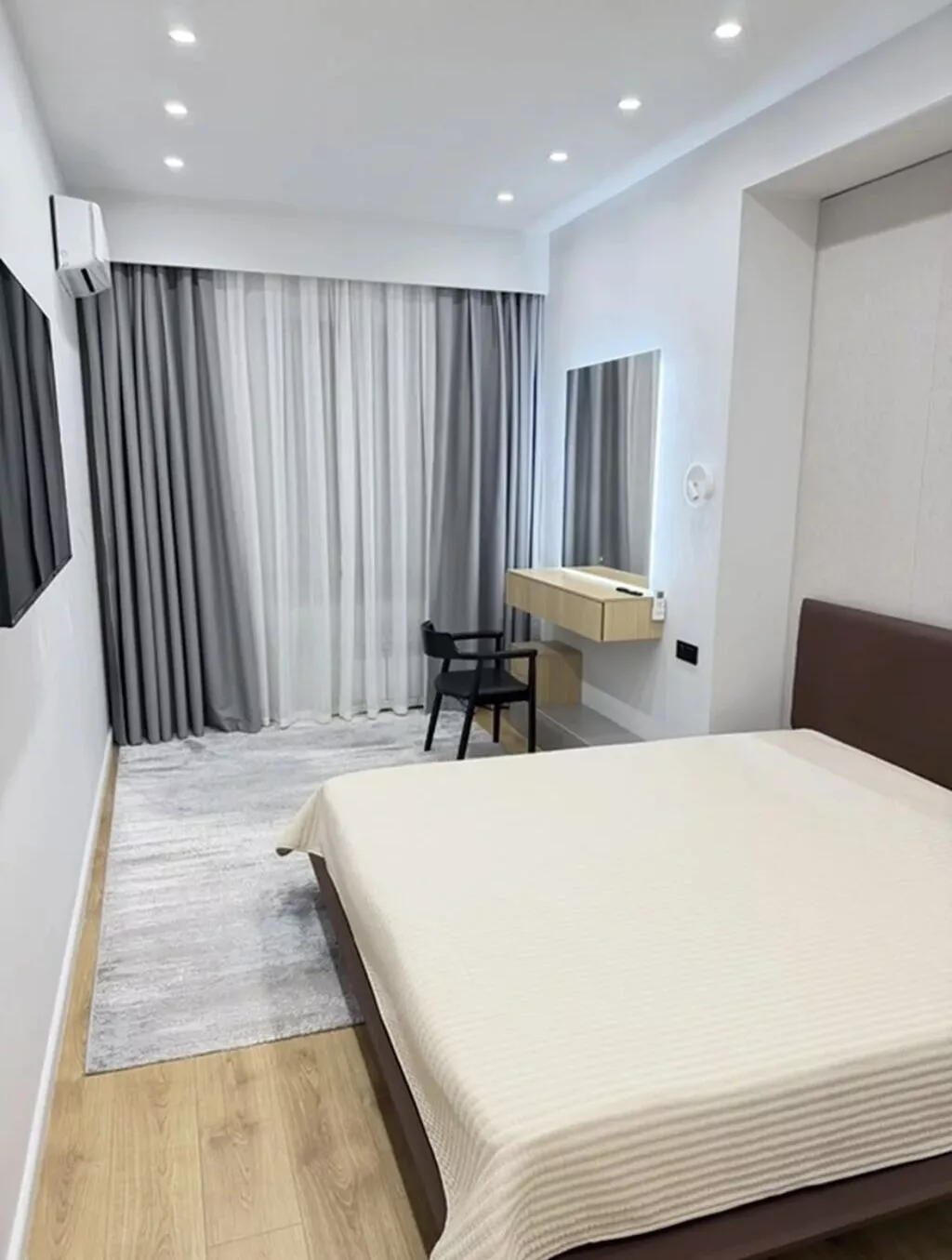 2 комнаты, 81 м², 7 мкр Элитка, 12 этаж, Дизайнерский ремонт