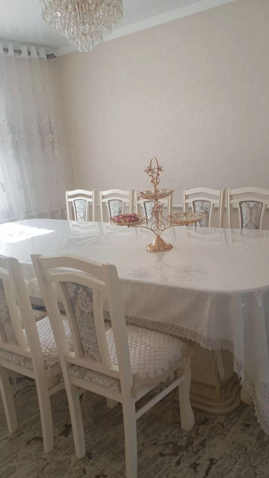 Продаётся жилой кирпичный дом с аккуратным светлым интерьером. На фото