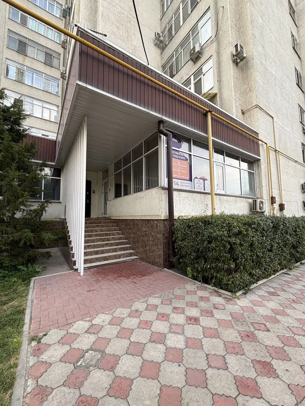 Сдаю The entire office: Сдаю Банковское отделение, Колл-центр, Нотариус, 100 м², В жилом комплексе, С ремонтом, 1 линия, С отдельным входом, С отдельным сан узлом