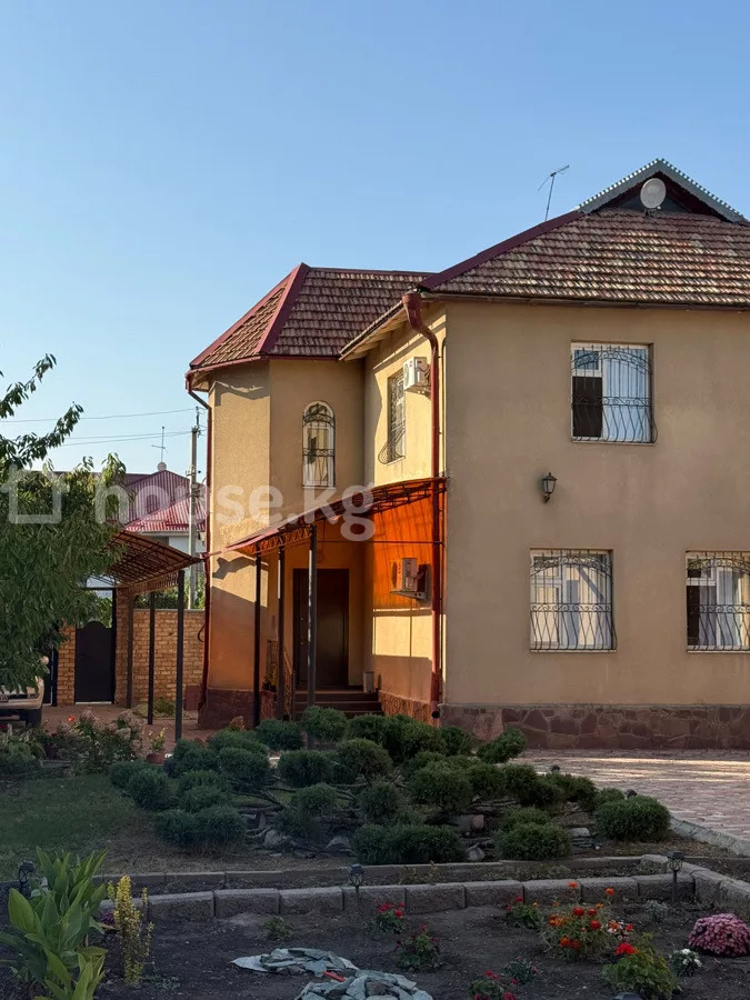Аренда Дом, 3-комн.: город Бишкек, Ынтымак ж/м - на долгий срок — за 306 565 ⃀ — MHouse (house.kg)