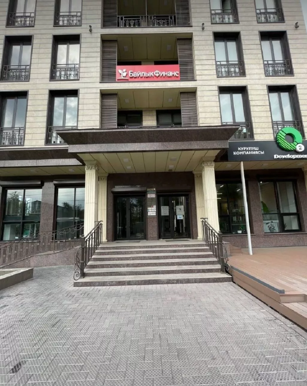 Сдаю Офис целиком: Сдаю IT-компания, Колл-центр, Нотариус, 52 м², В бизнес центре, С ремонтом, Первая линия, С высокими потолками, С системой безопасности