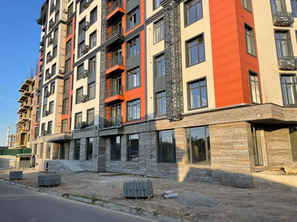 Продажа офисов 670 м², Без ремонта, Многоэтажное здание, 1 этаж
