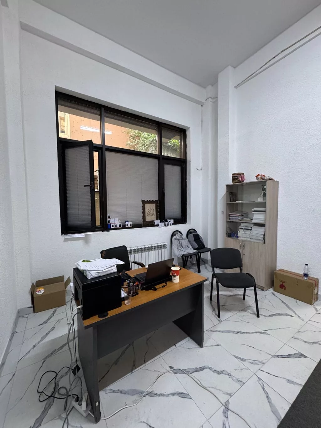 Сдаю The entire office: 189 м², В жилом комплексе, С ремонтом, 1 линия, С отдельным входом, С отдельным сан узлом
