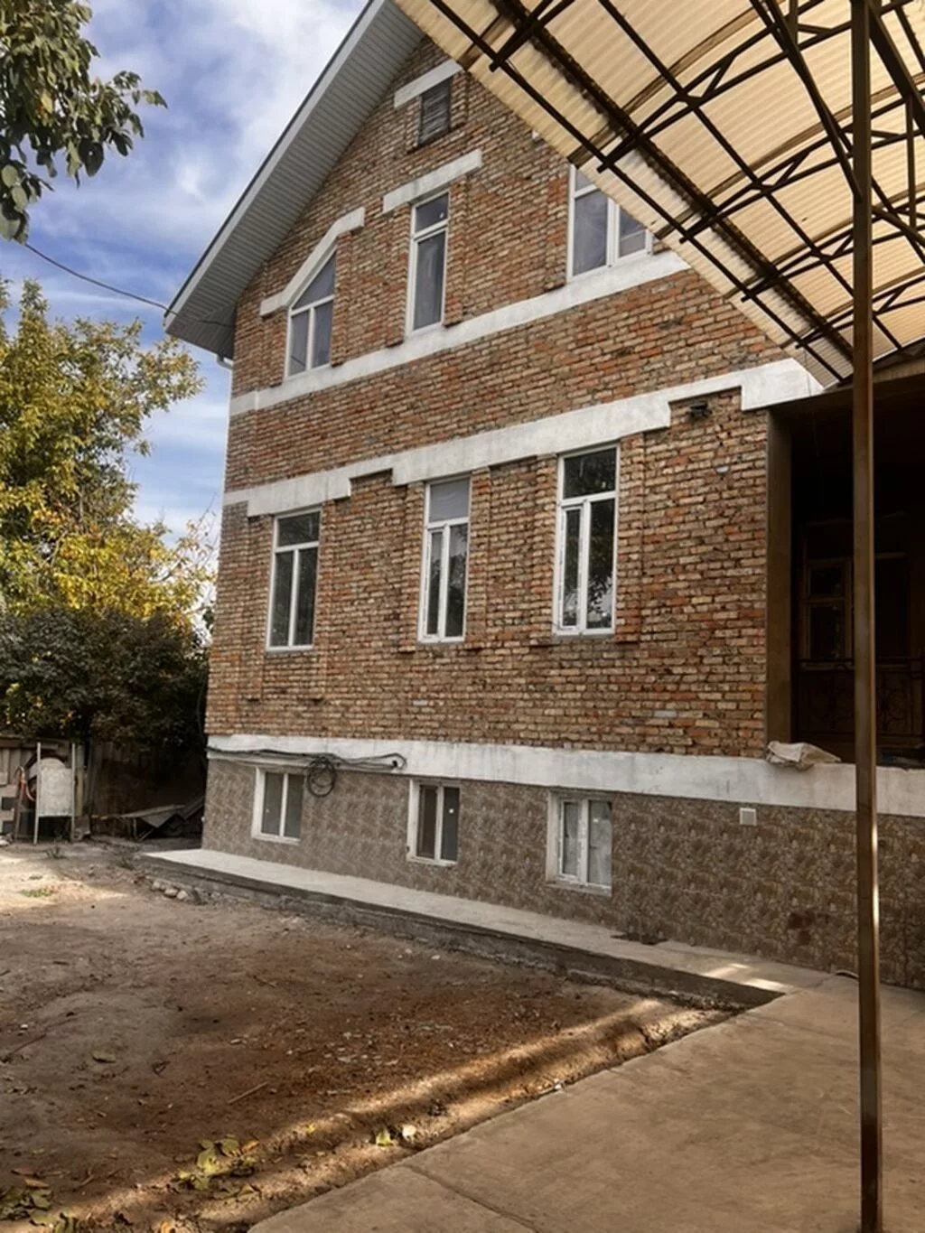 380 м², 6 комнат и более