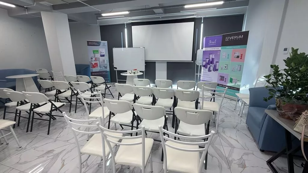 Сдаю Офис целиком: Сдаю IT-компания, Авиакасса, Банковское отделение, 98 м², В бизнес центре, С ремонтом, Первая линия, С высокими потолками