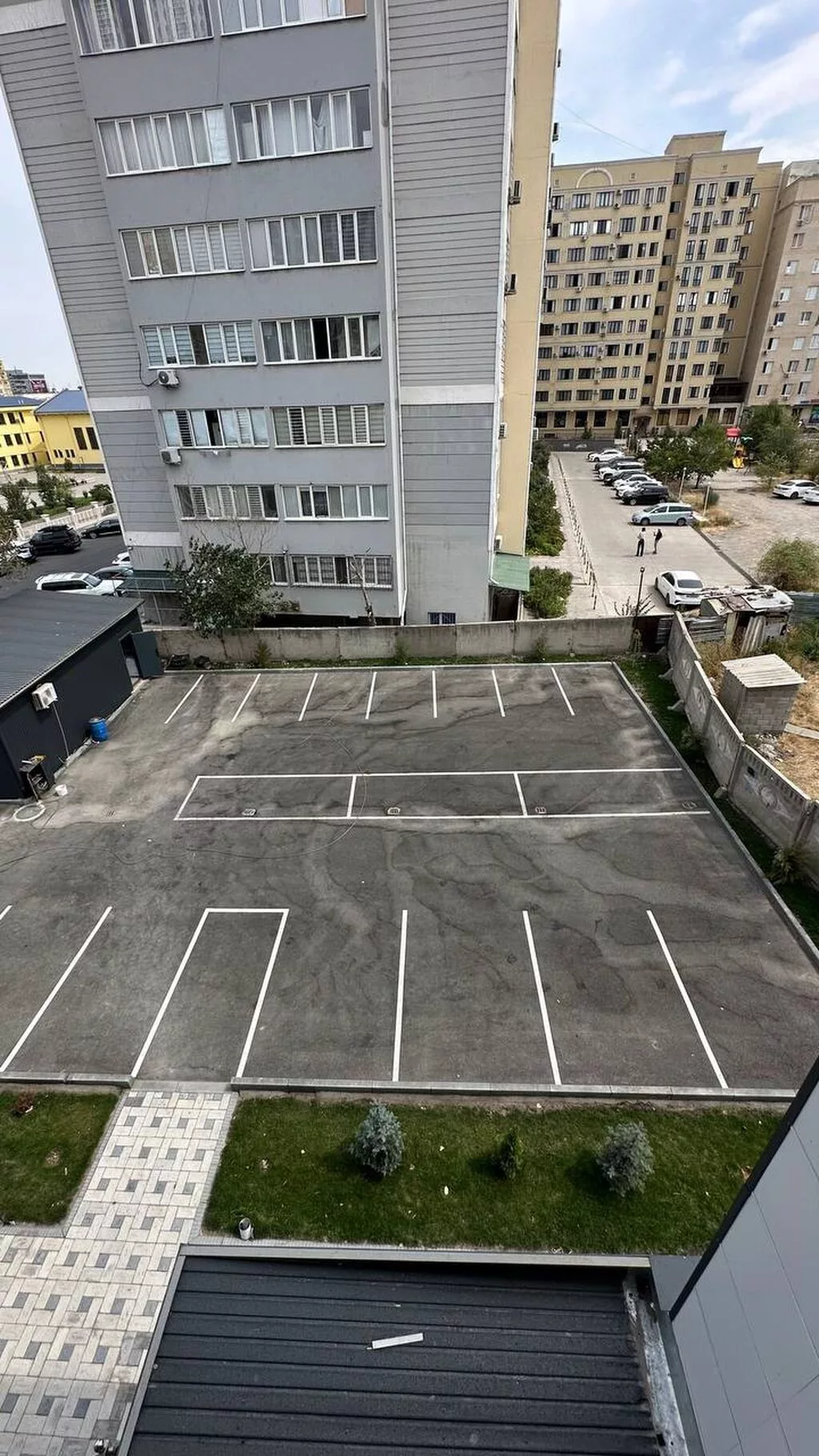 : Сдаю Банковское отделение, Колл-центр, IT-компания, 1700 м², С ремонтом, Первая линия