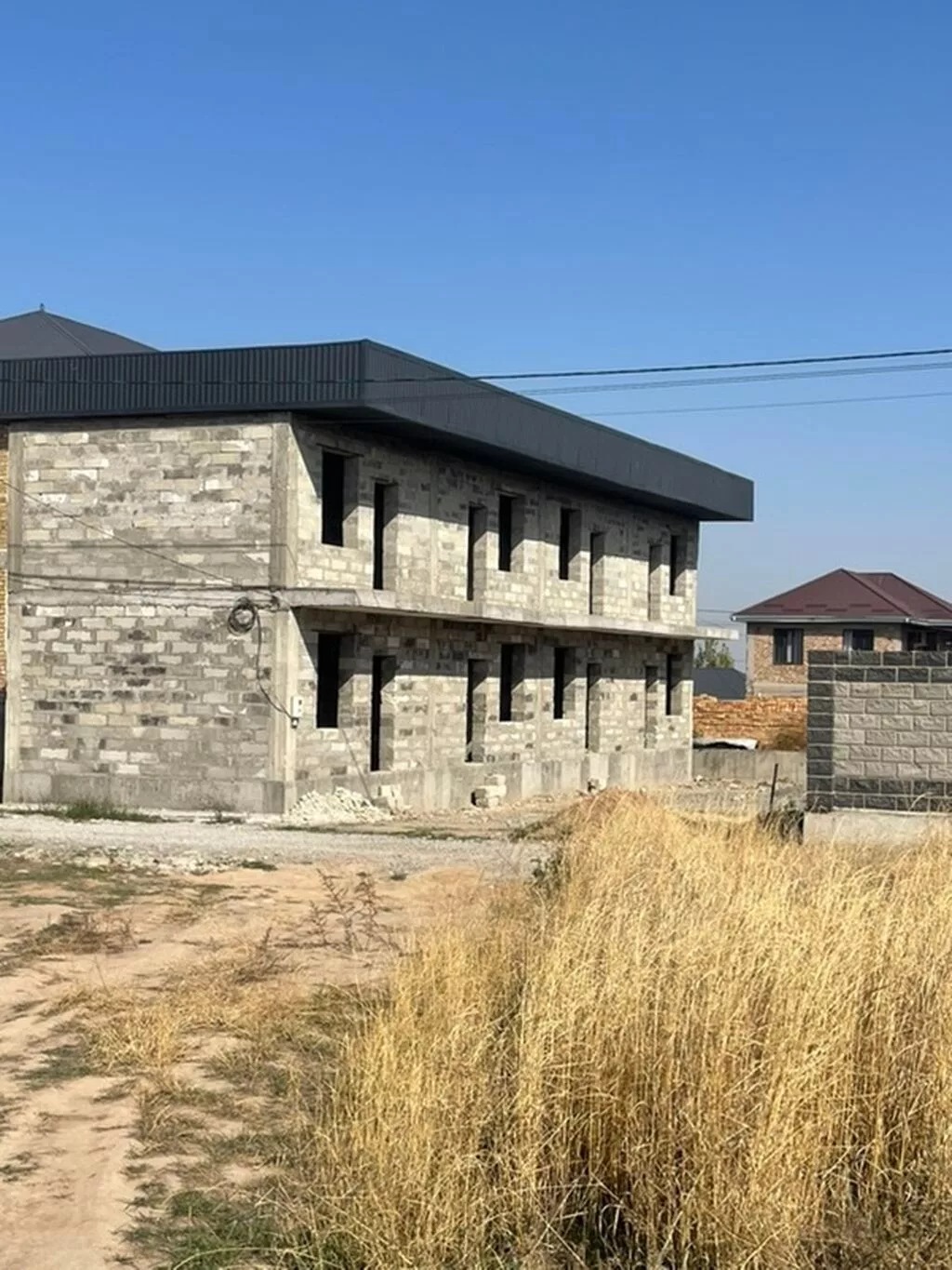 Продаётся участок с двухэтажным капитальным зданием из пена блоков под