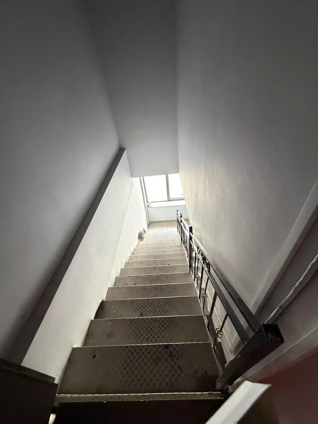Продажа офисов 110 м², Без ремонта, Многоэтажное здание, 3 этаж