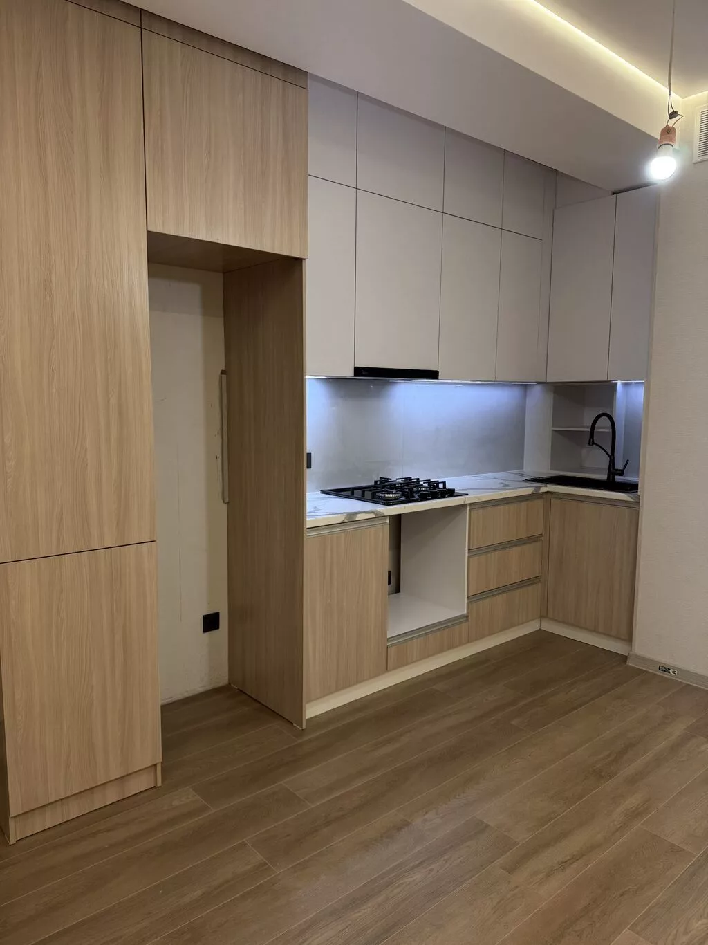 2 комнаты, 69 м², Золотой квадрат Элитка, 13 этаж, Евроремонт