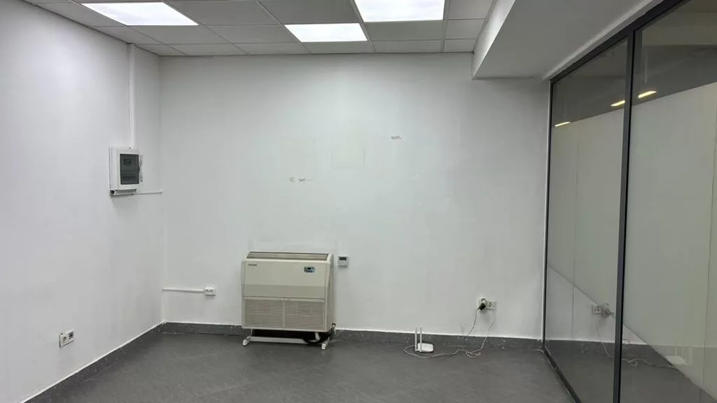 Сдаю Офисный шкаф: 23 м², В бизнес центре, С ремонтом, 1 линия, С системой безопасности, С юридическим адресом