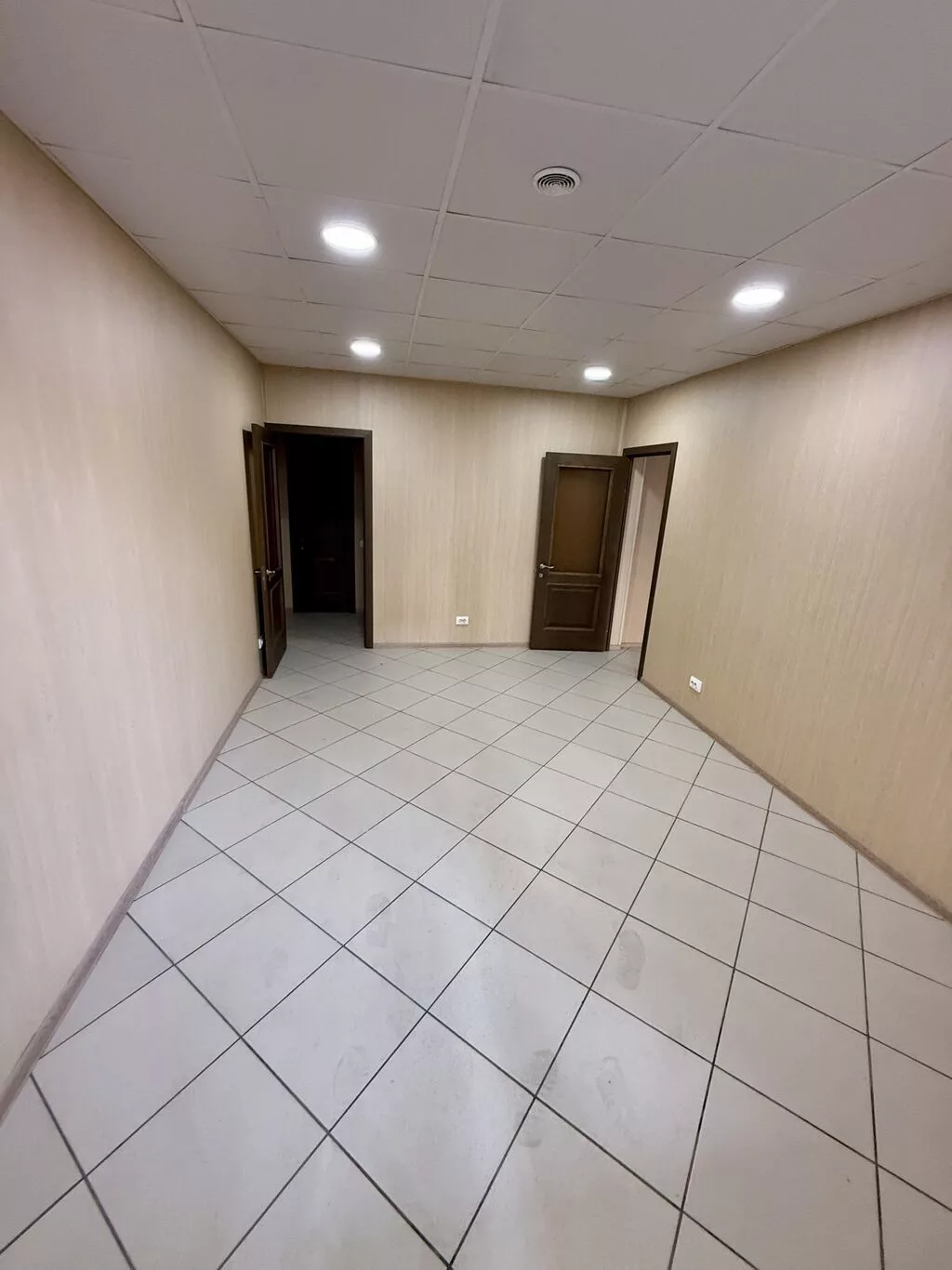 Продажа офисов 41 м², С ремонтом, Многоэтажное здание, Цокольный этаж этаж