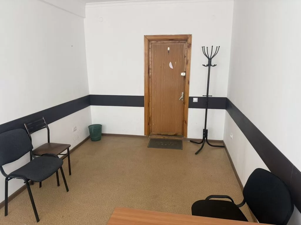 Сдаю The entire office: 15 м², В бизнес центре, С ремонтом