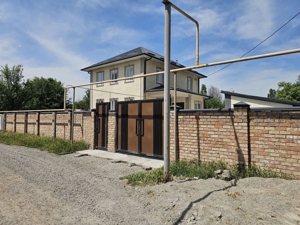 Срочно Срочно Срочно продается большой дом 3 уровня в Ленинском. по