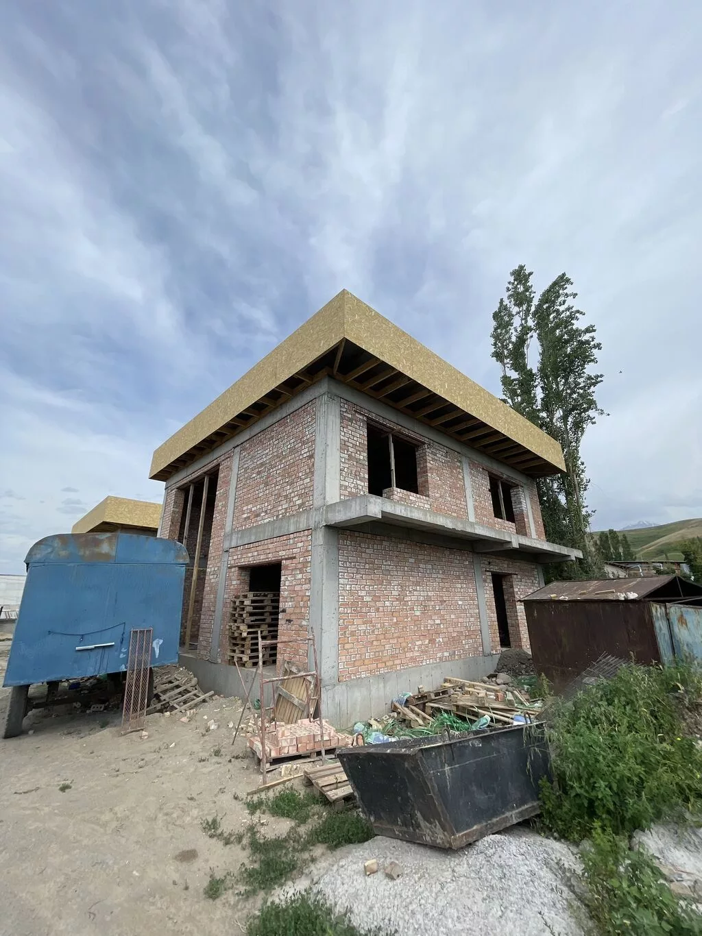 Продаю дом2 эт в селе Койташ. ПСО Площадь: 160 м2 Участок 3 .3
