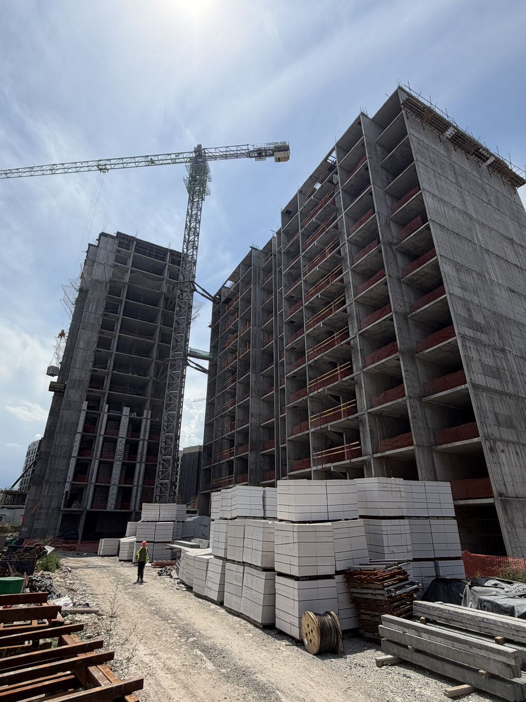 Продажа офисов 155 м², Без ремонта, Без мебели, Многоэтажное здание, 1 этаж
